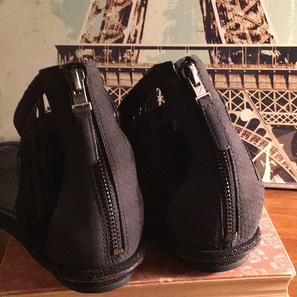 Brian Atwood “Casanova” Chain Fringe Flat Sandals - Picture 3 of 10